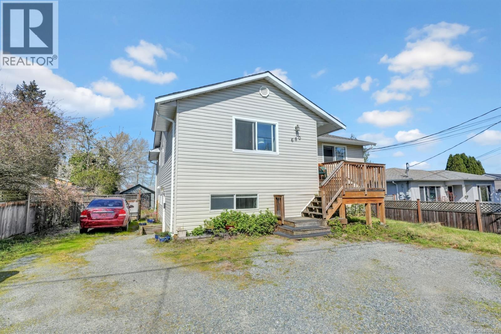 680 Chelsea St - 11