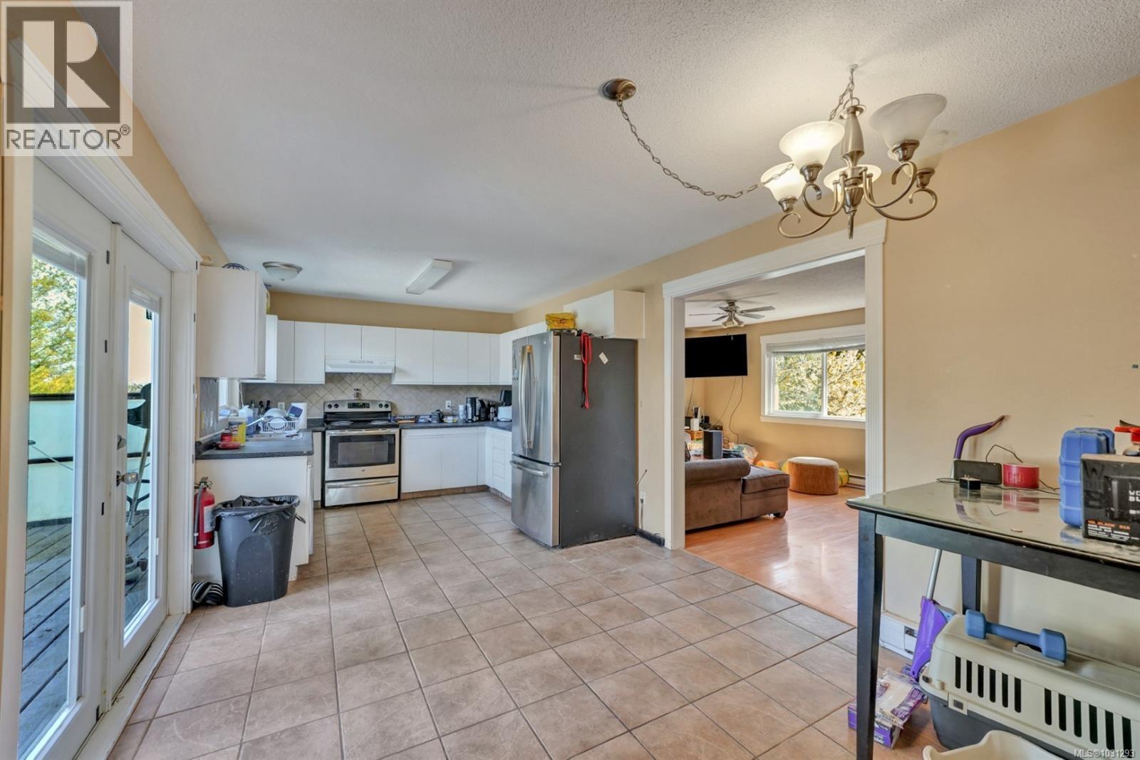 680 Chelsea St - 4