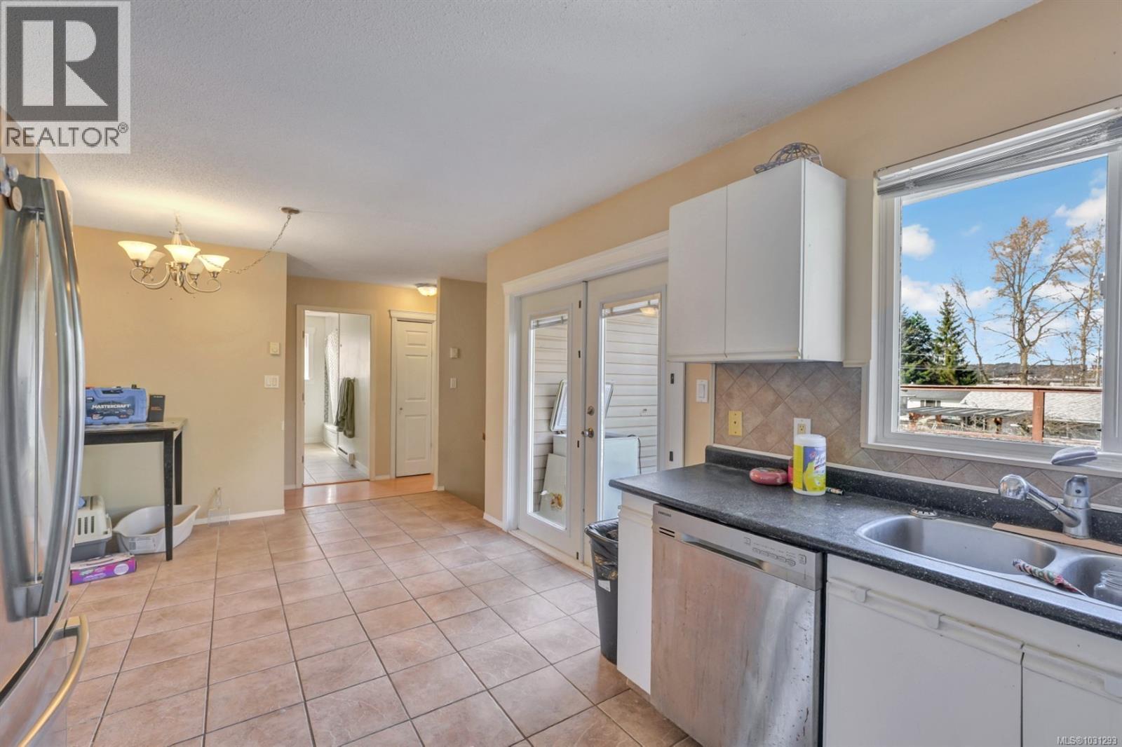 680 Chelsea St - 5