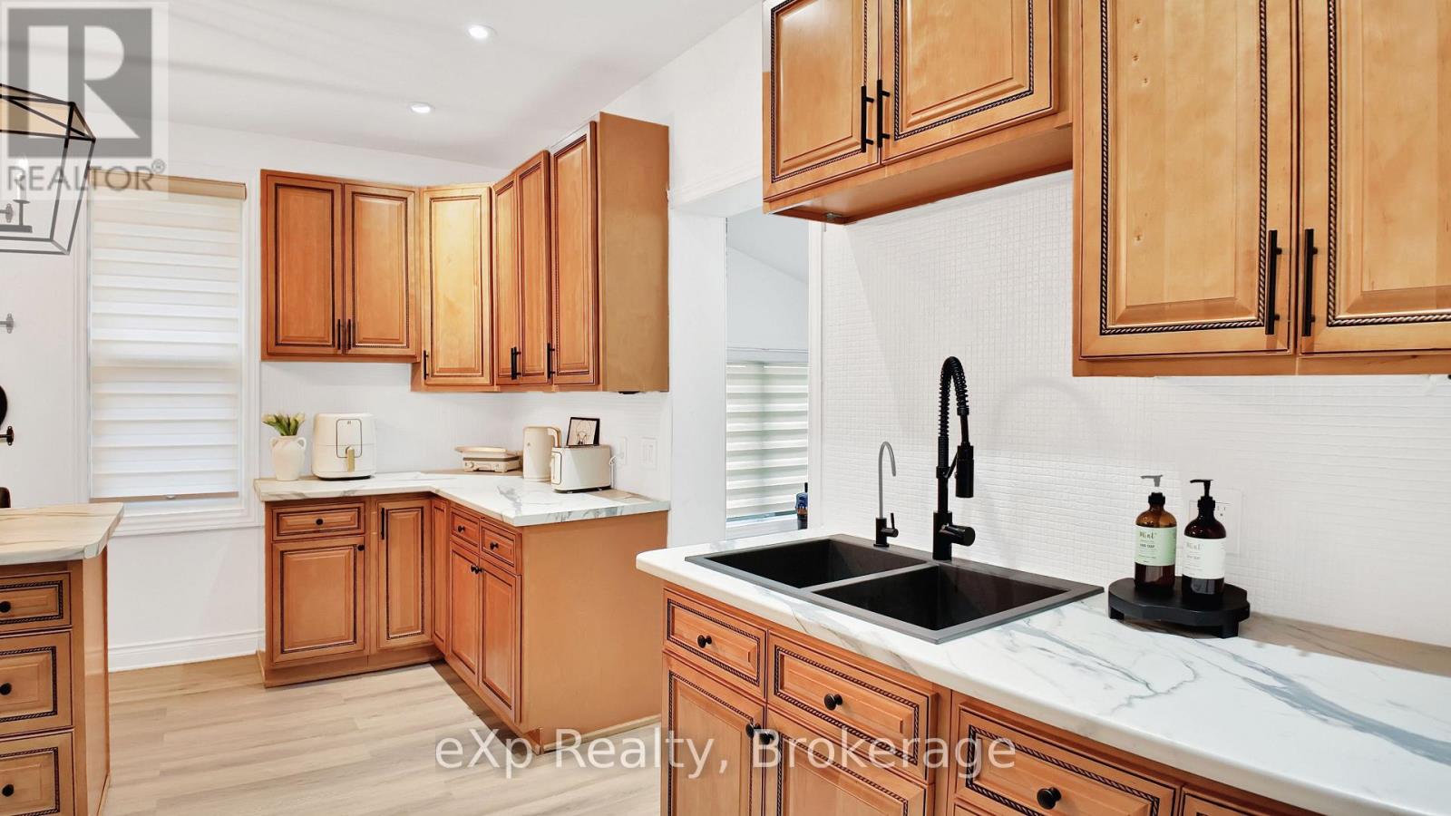 588 12TH AVENUE - 15