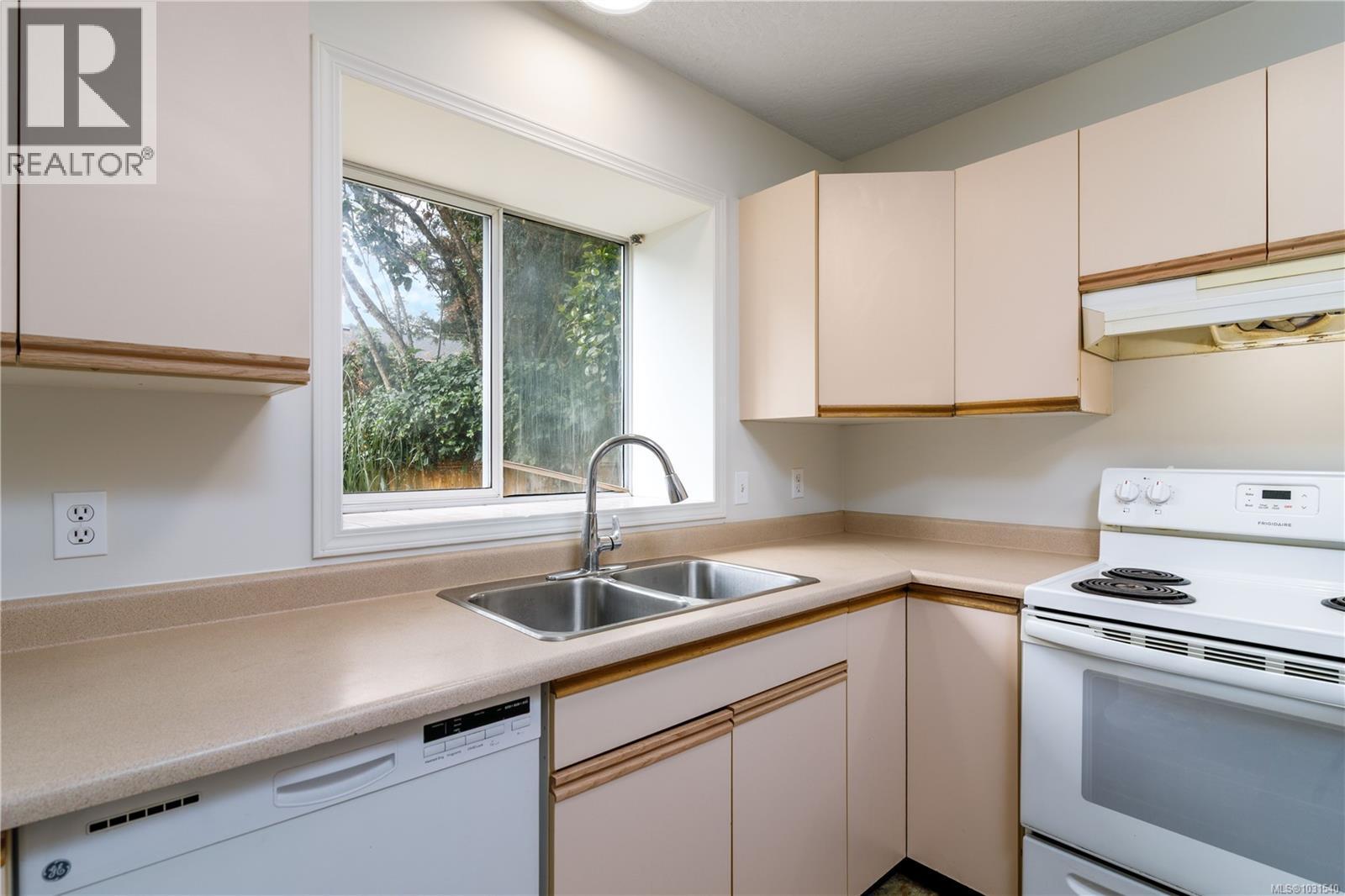 2850 Santana Dr, Langford