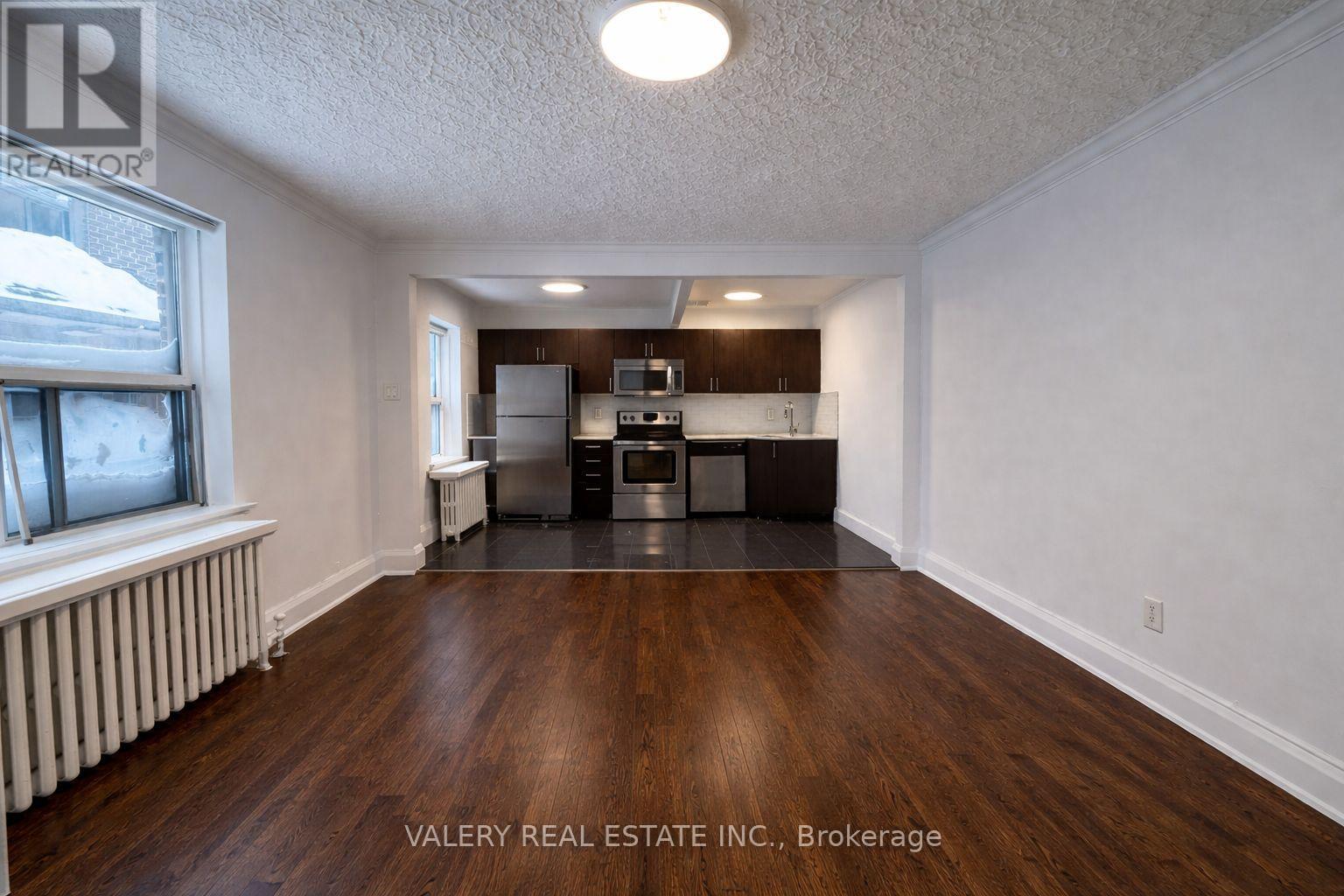 35 - 2404 QUEEN STREET E