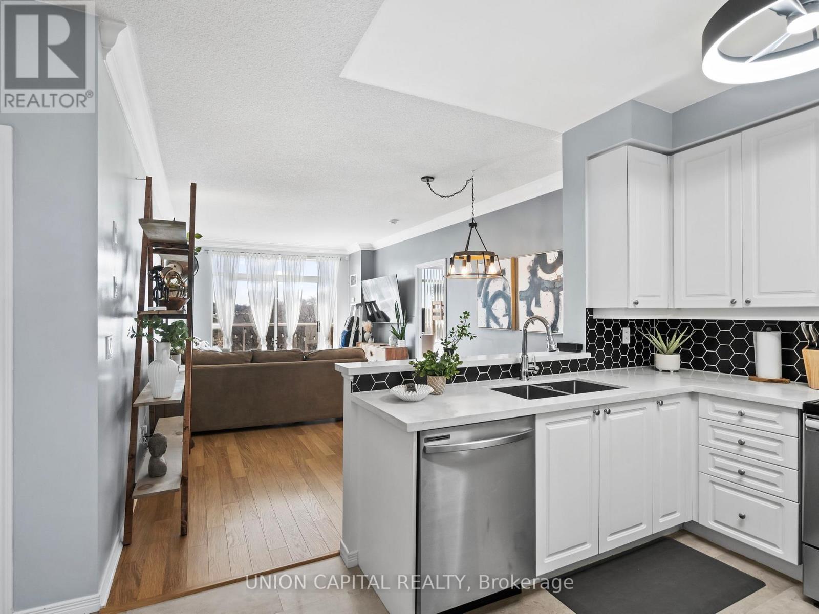 Listing photo of PH918 - 3650 KINGSTON ROAD