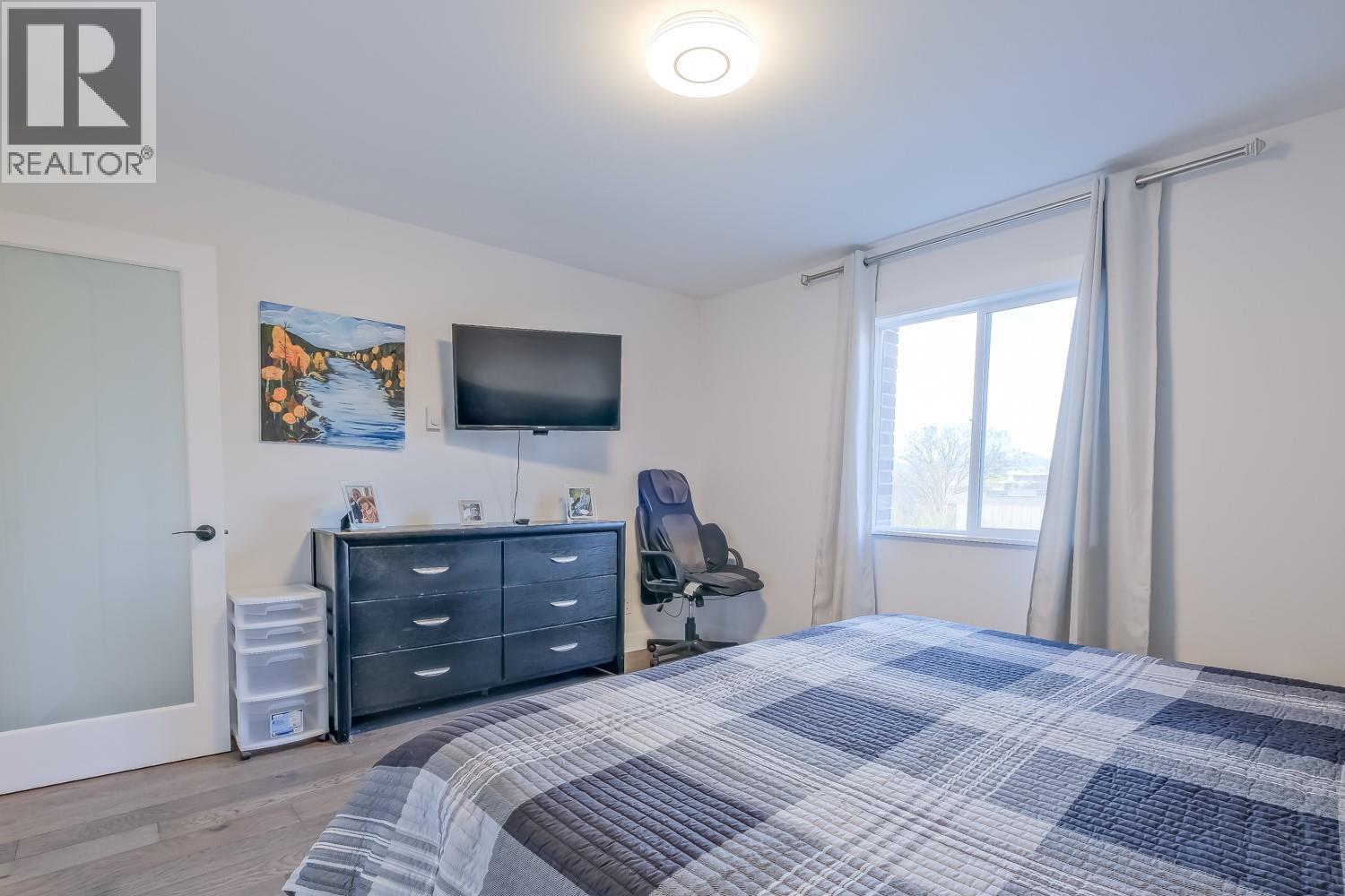 #401 1915 Pacific Court - 17