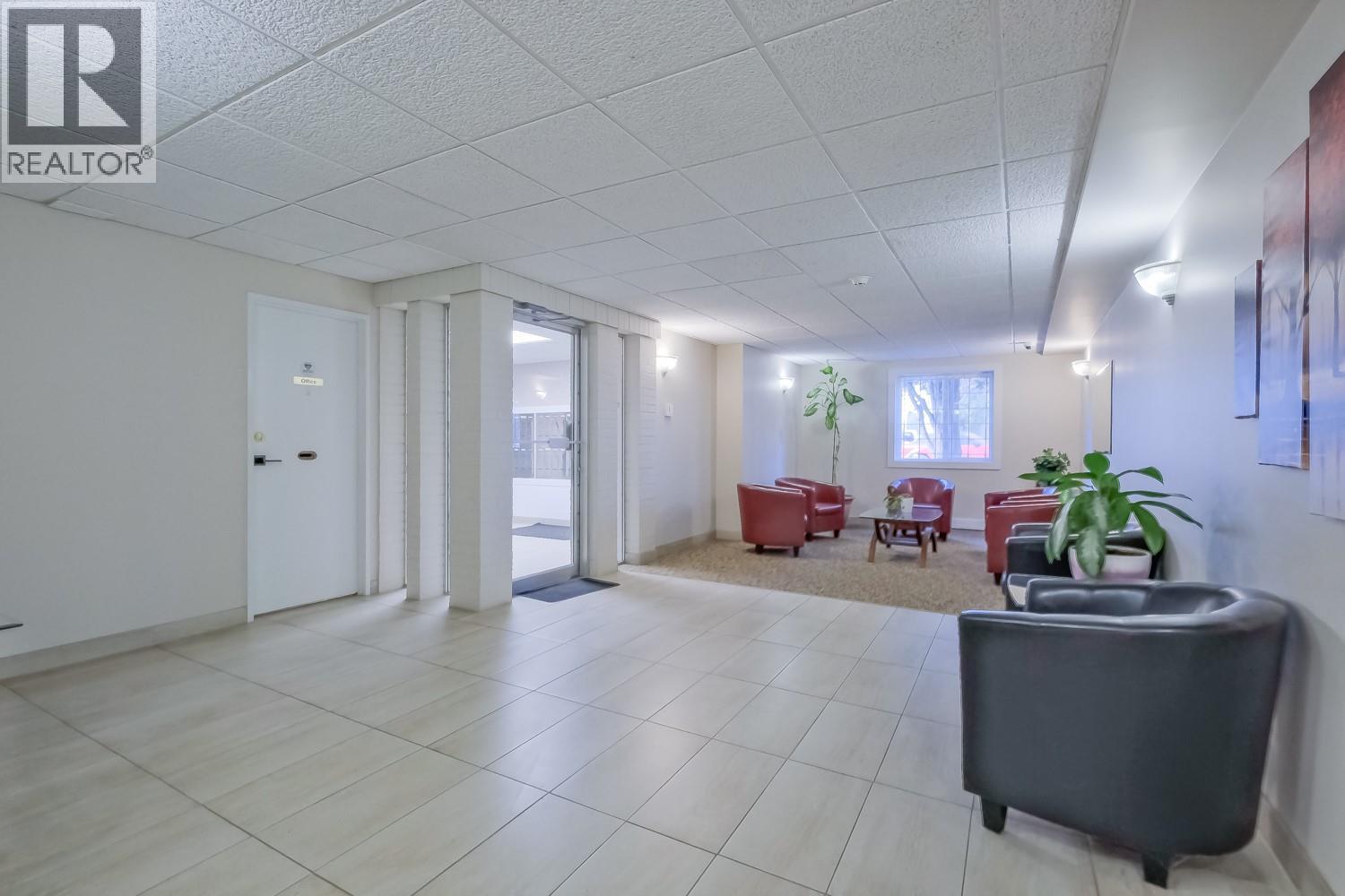 #401 1915 Pacific Court - 25