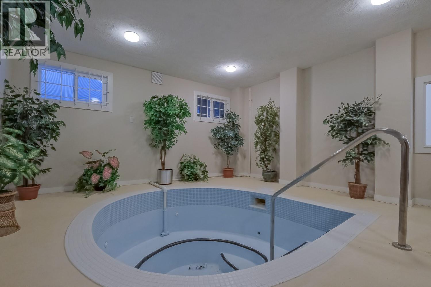 #401 1915 Pacific Court - 31