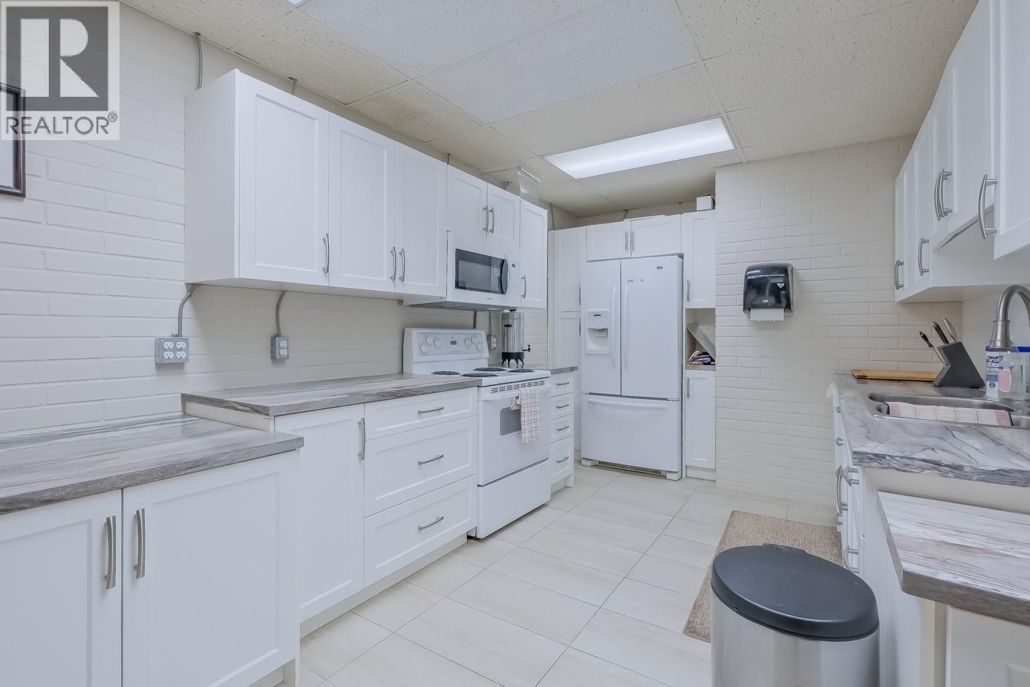 #401 1915 Pacific Court - 5