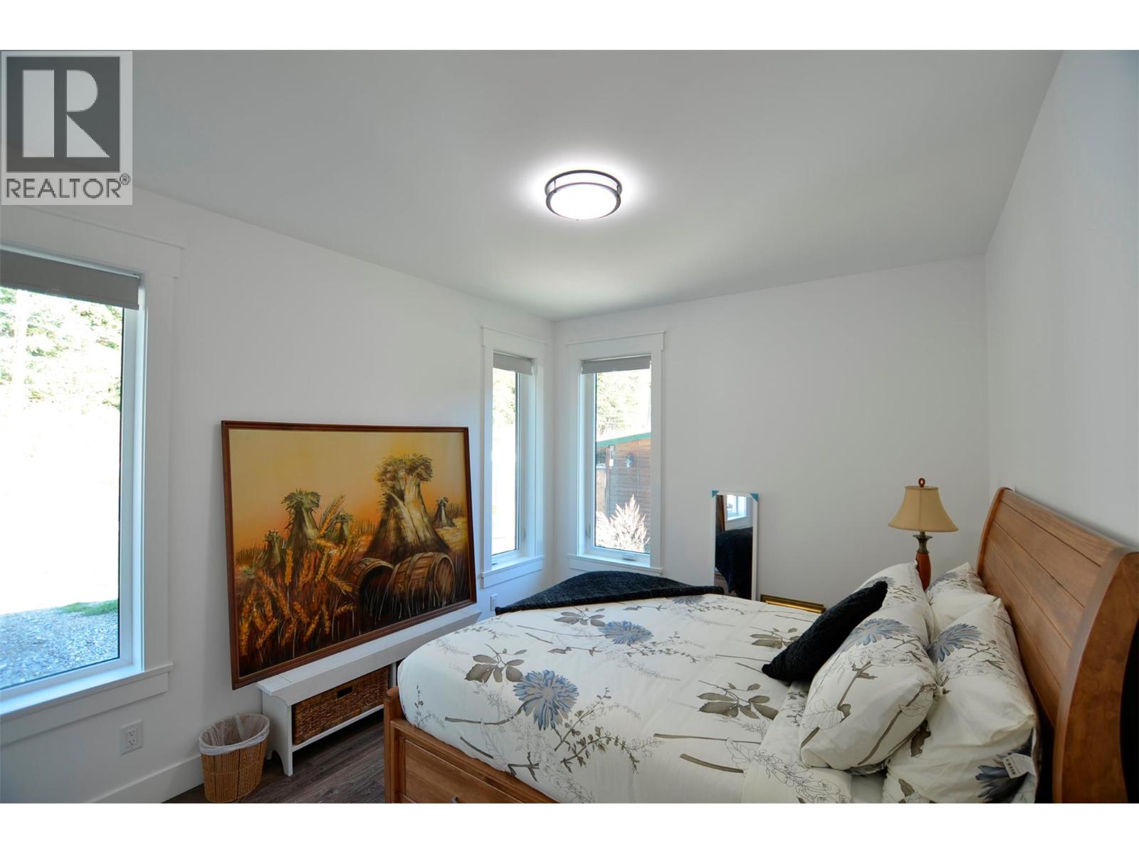 5916 Ferguson Frontage Road, Malakwa