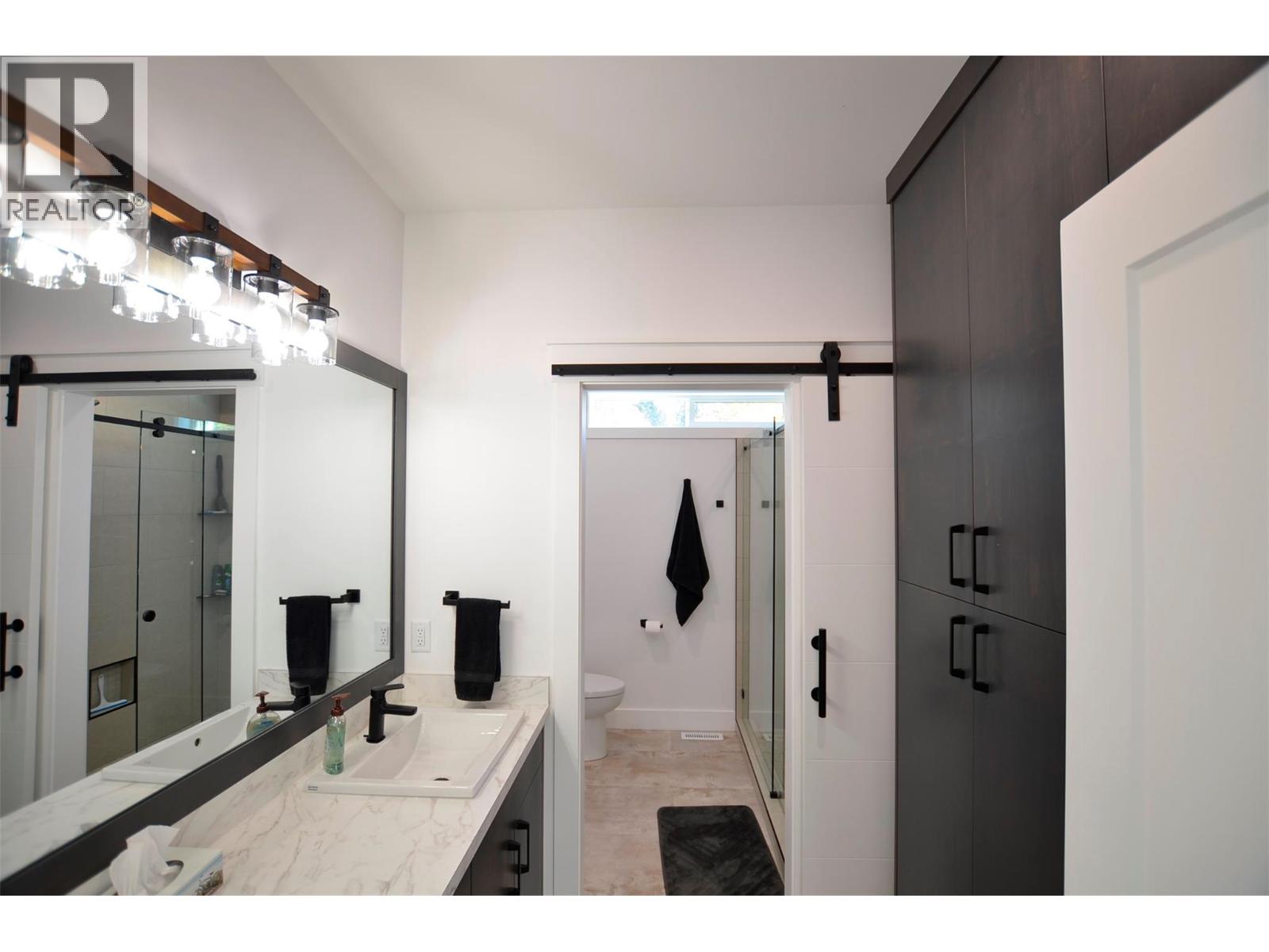 5916 Ferguson Frontage Road, Malakwa