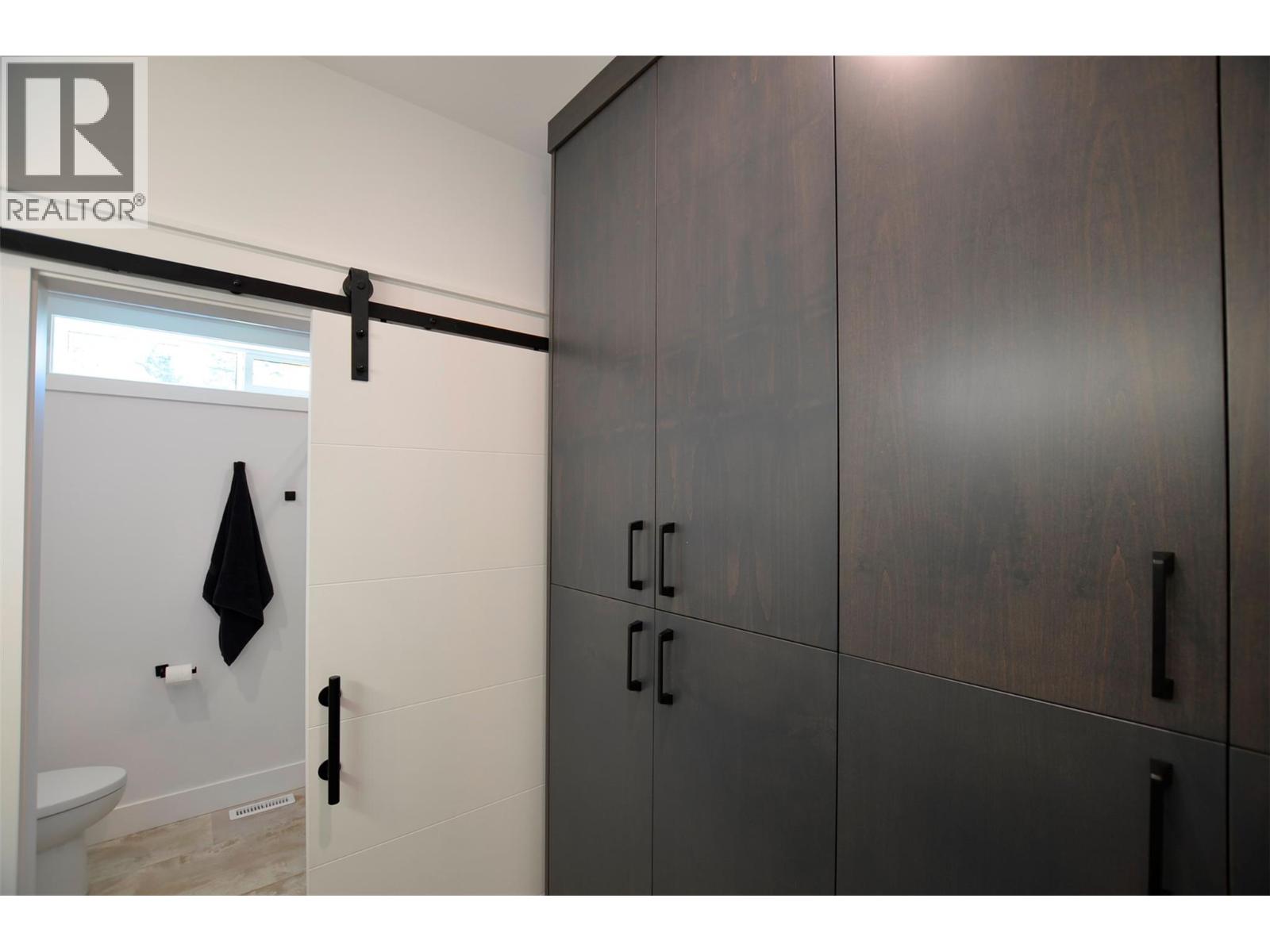 5916 Ferguson Frontage Road, Malakwa