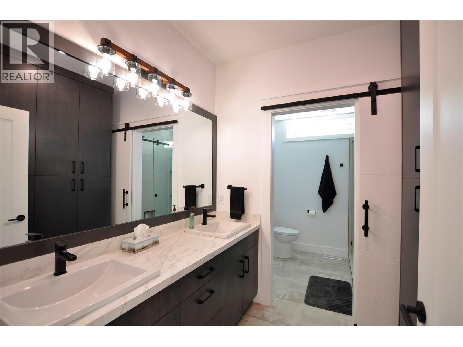 5916 Ferguson Frontage Road, Malakwa