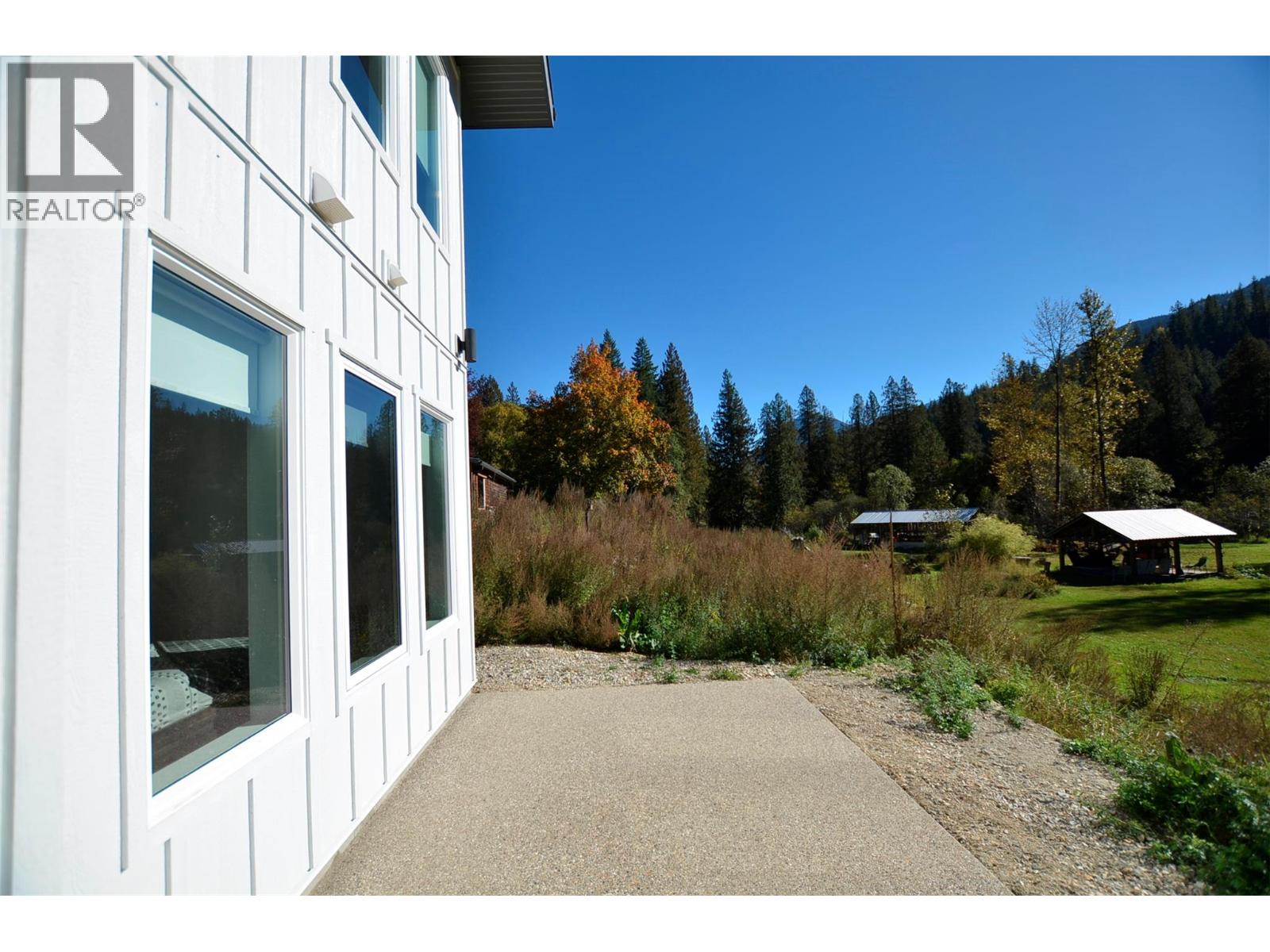 5916 Ferguson Frontage Road, Malakwa