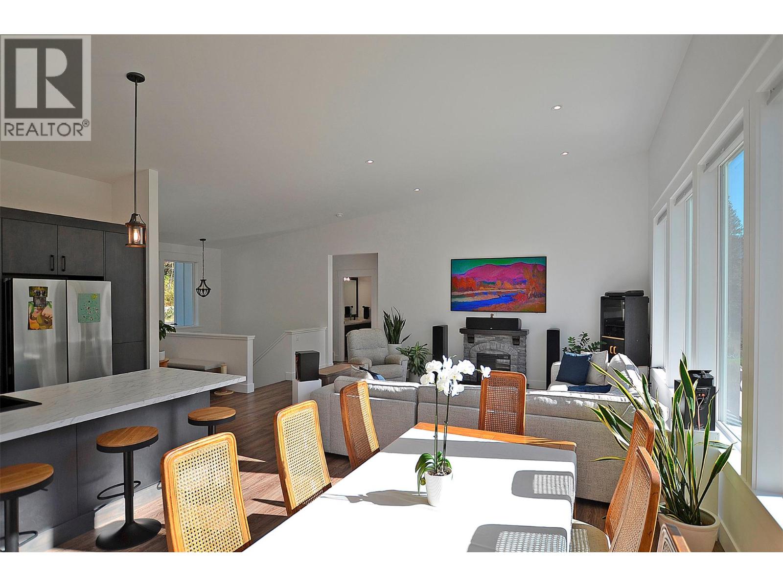 5916 Ferguson Frontage Road, Malakwa