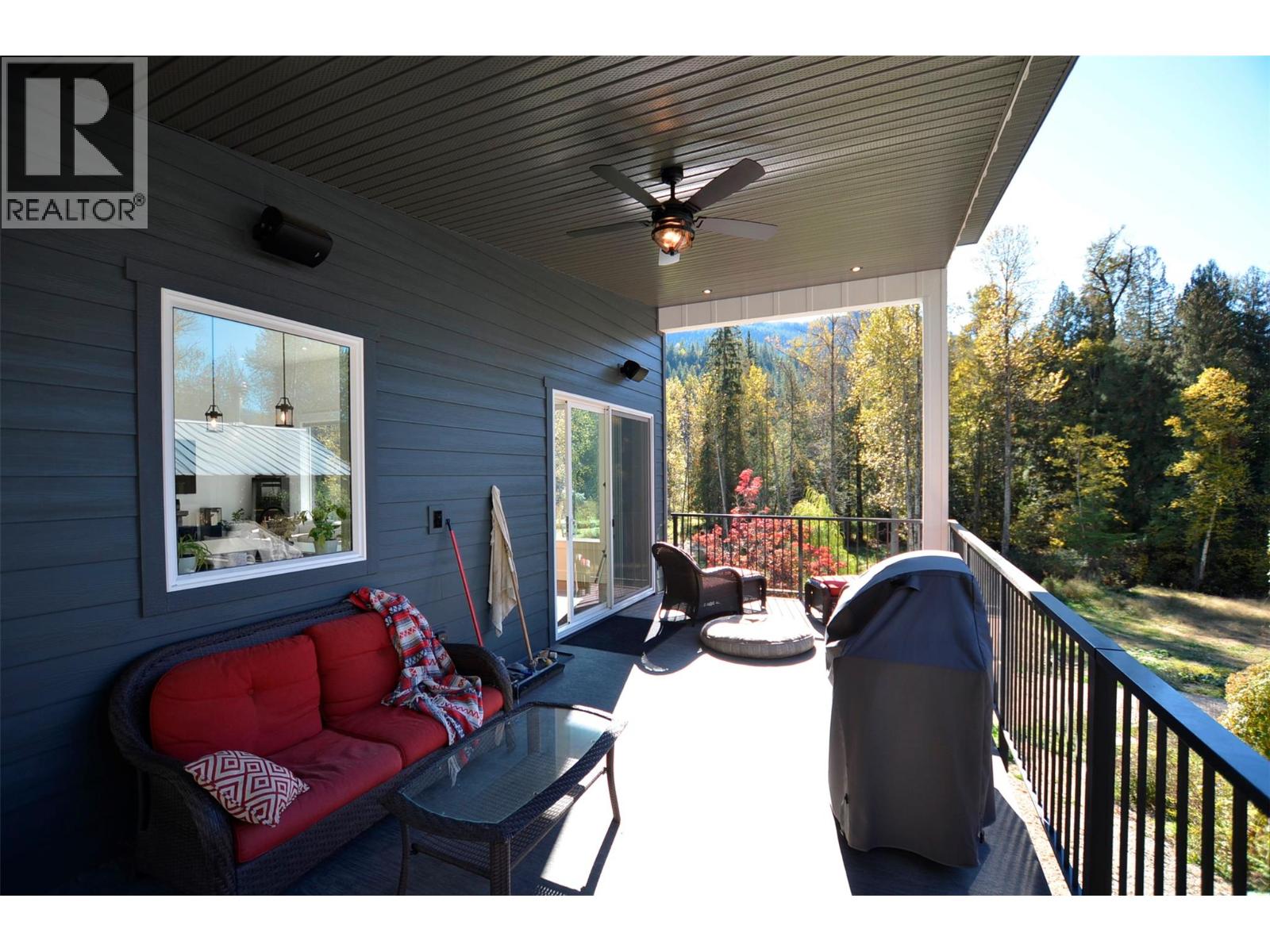 5916 Ferguson Frontage Road, Malakwa