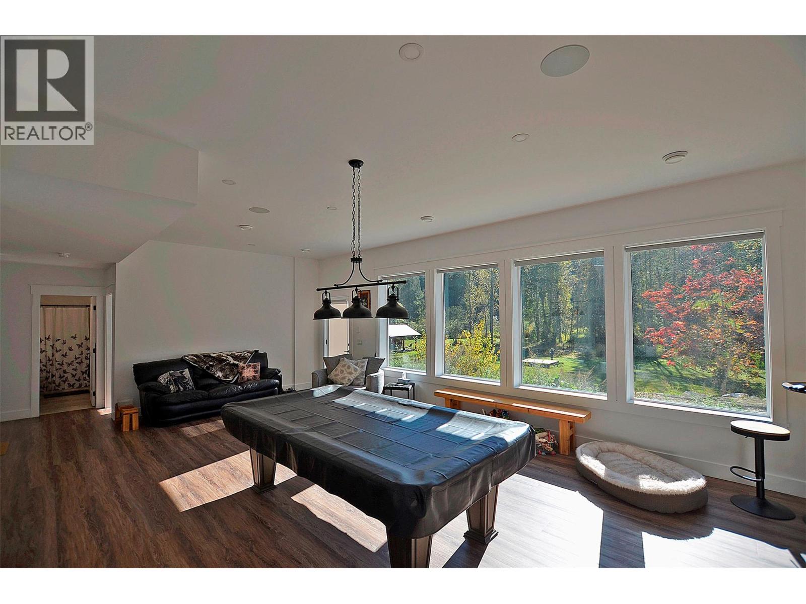 5916 Ferguson Frontage Road, Malakwa