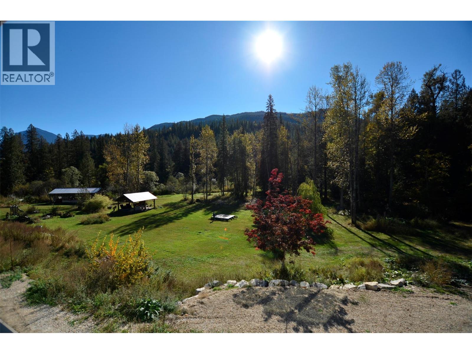 5916 Ferguson Frontage Road, Malakwa