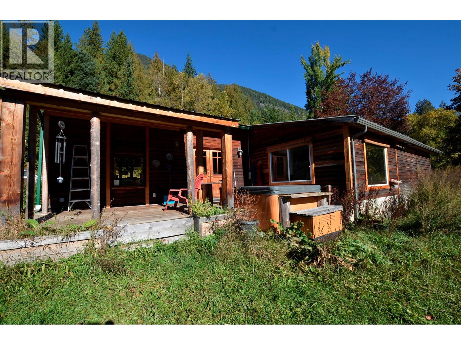 5916 Ferguson Frontage Road, Malakwa