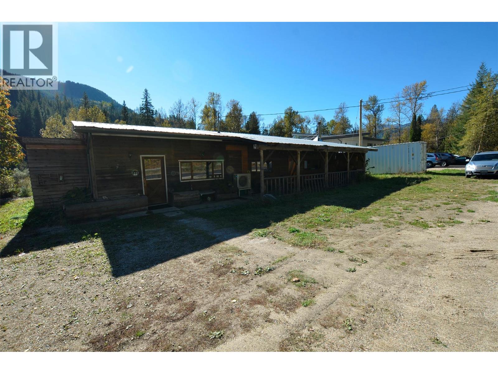 5916 Ferguson Frontage Road, Malakwa