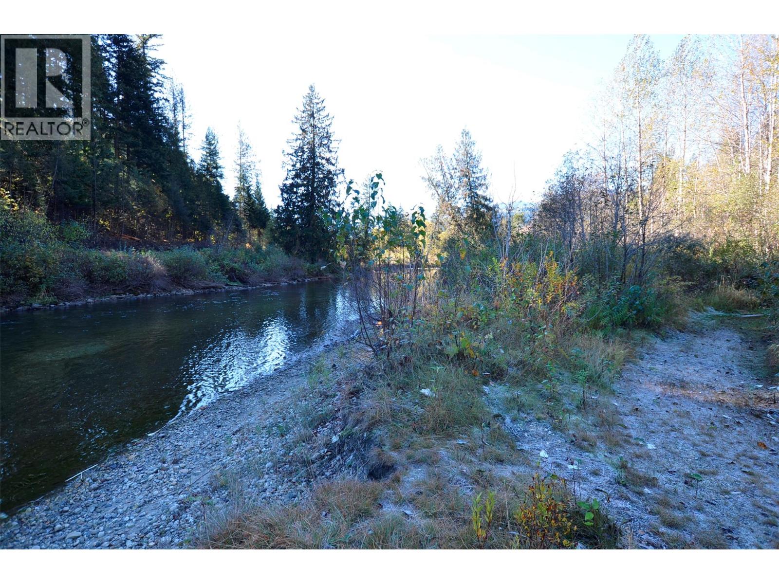 5916 Ferguson Frontage Road, Malakwa