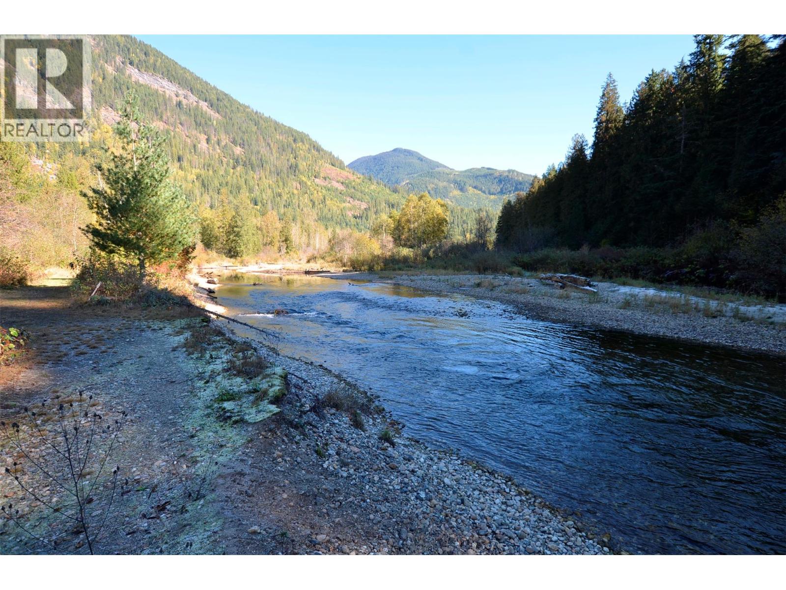 5916 Ferguson Frontage Road, Malakwa