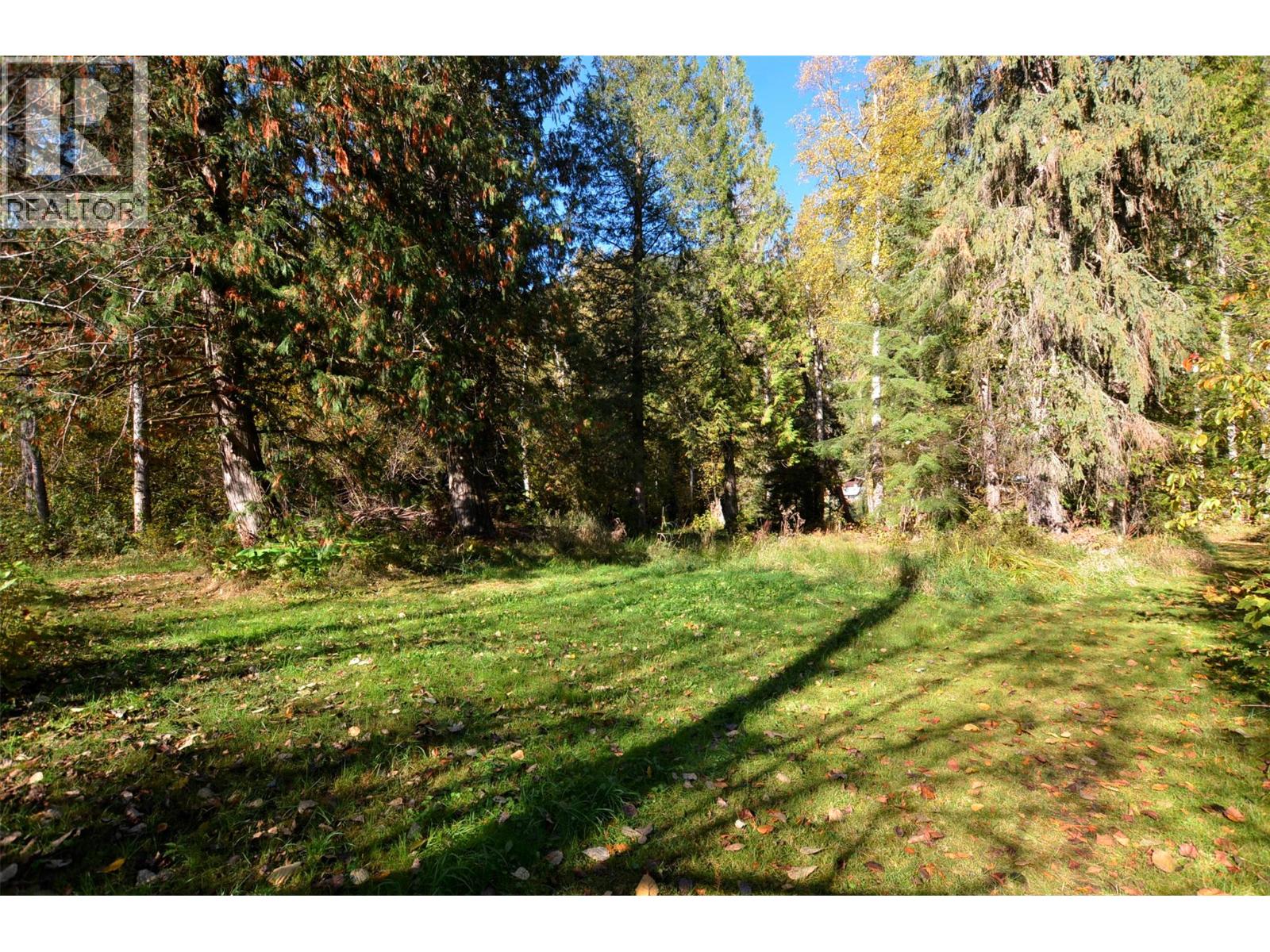 5916 Ferguson Frontage Road, Malakwa