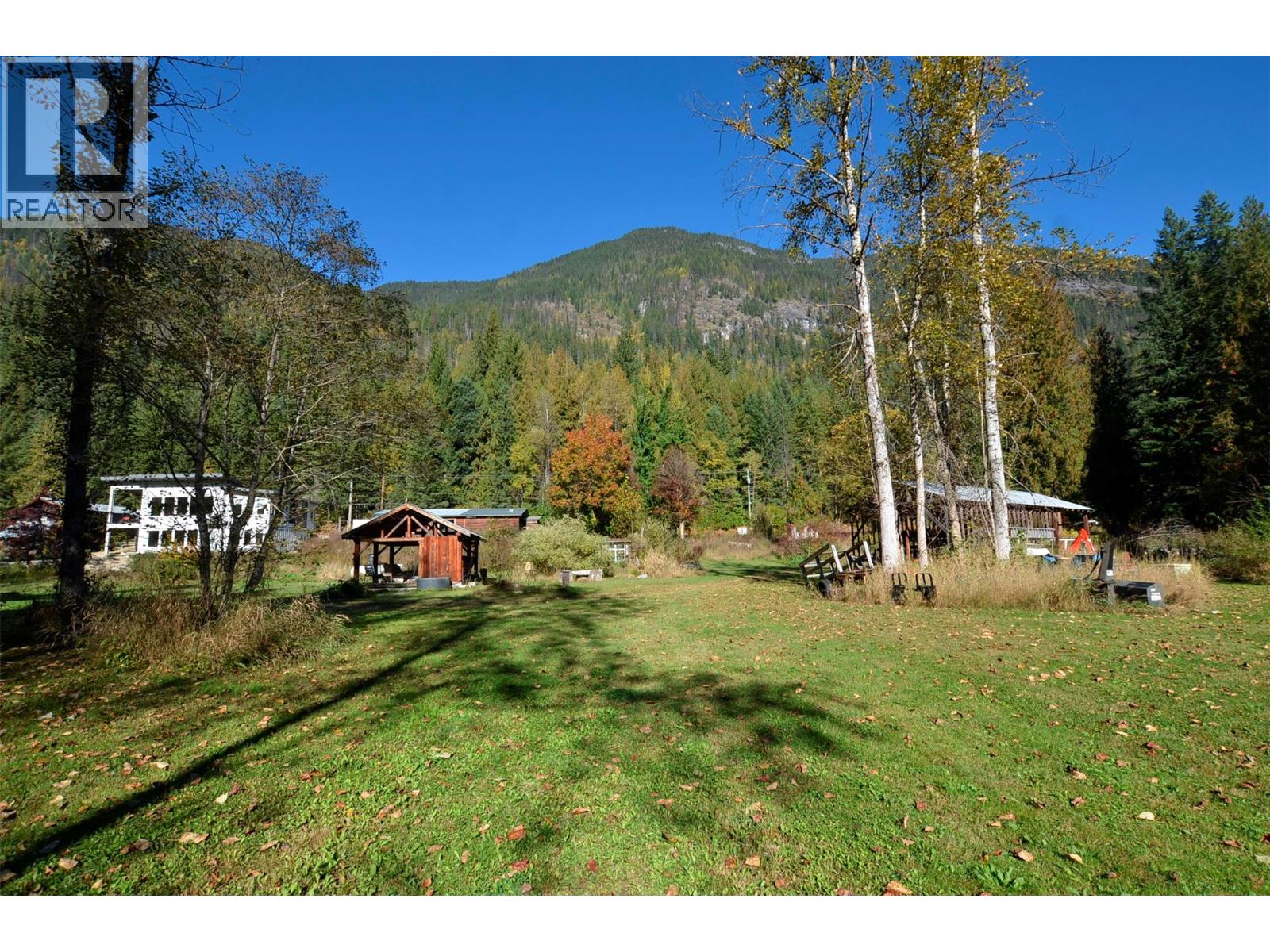 5916 Ferguson Frontage Road, Malakwa