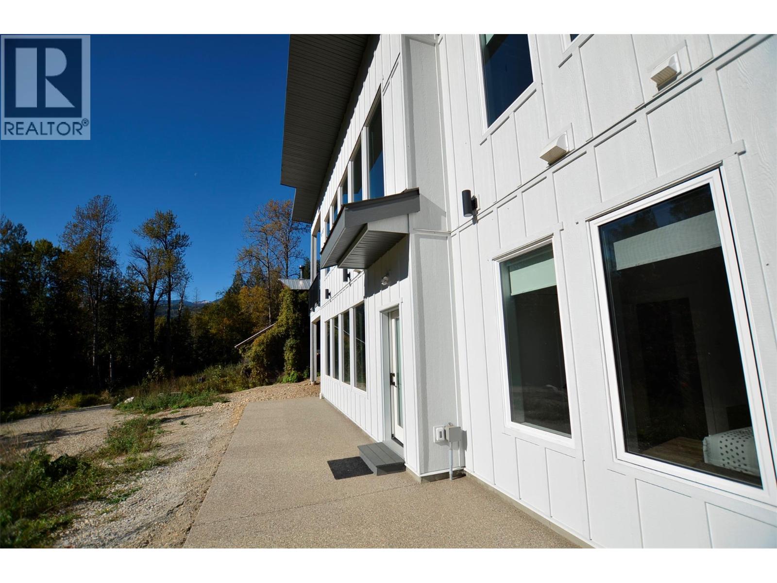 5916 Ferguson Frontage Road, Malakwa