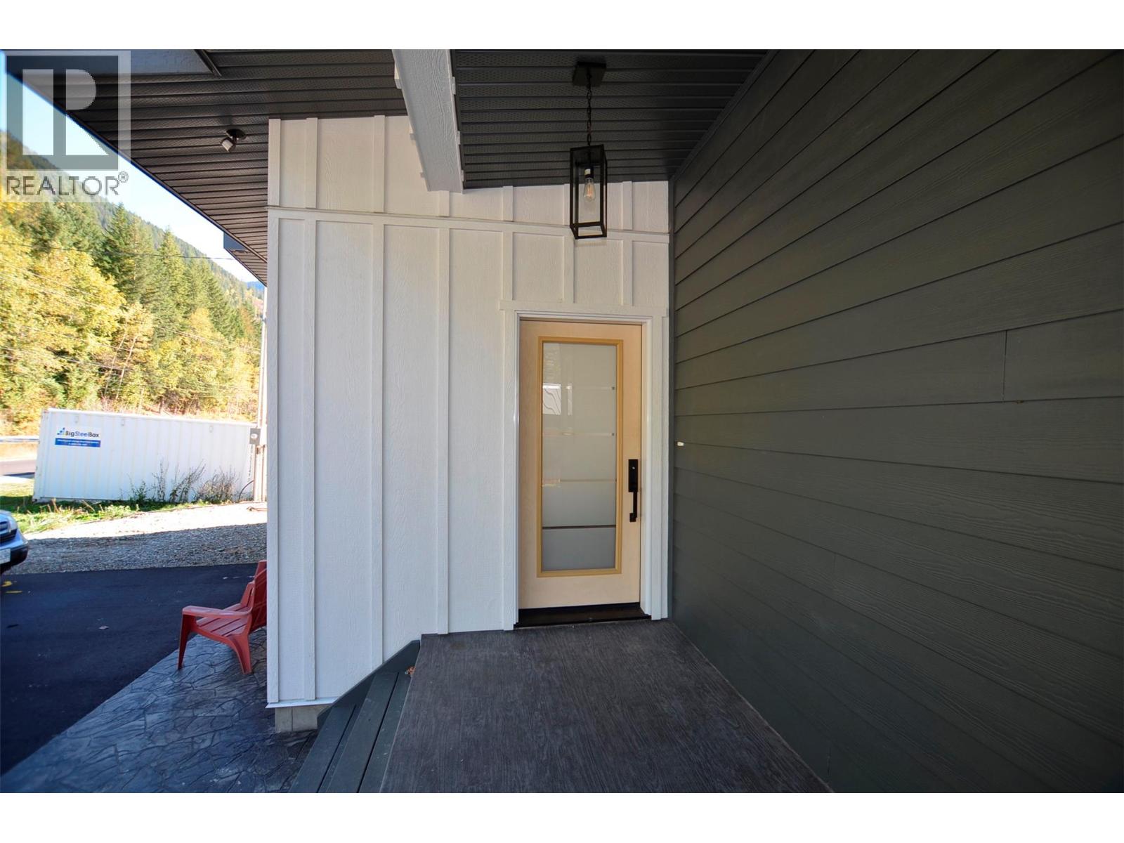 5916 Ferguson Frontage Road, Malakwa