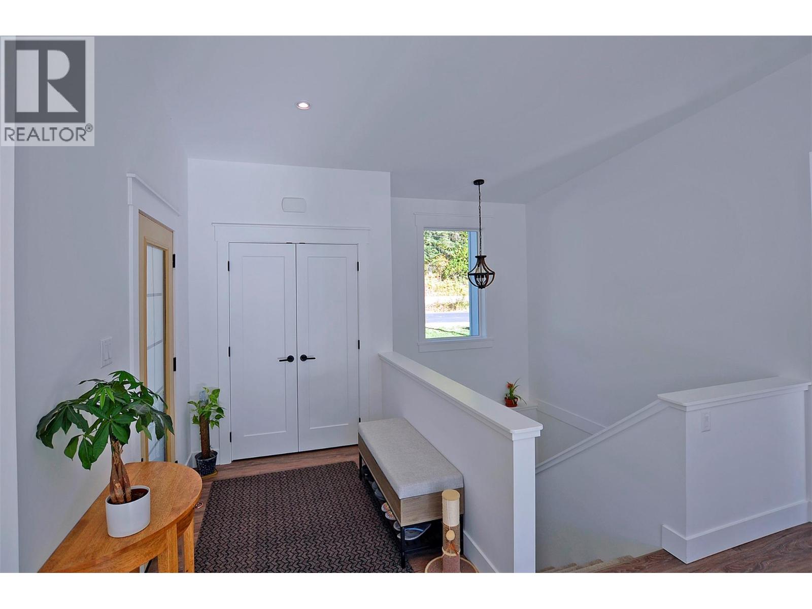 5916 Ferguson Frontage Road, Malakwa