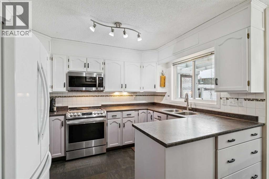 Single Family House for Sale in  Erin Meadow Close SE Erin Woods Calgary 