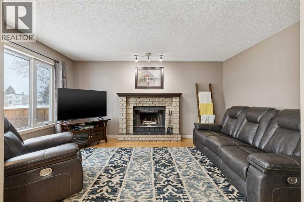 Single Family House for Sale in  Erin Meadow Close SE Erin Woods Calgary 