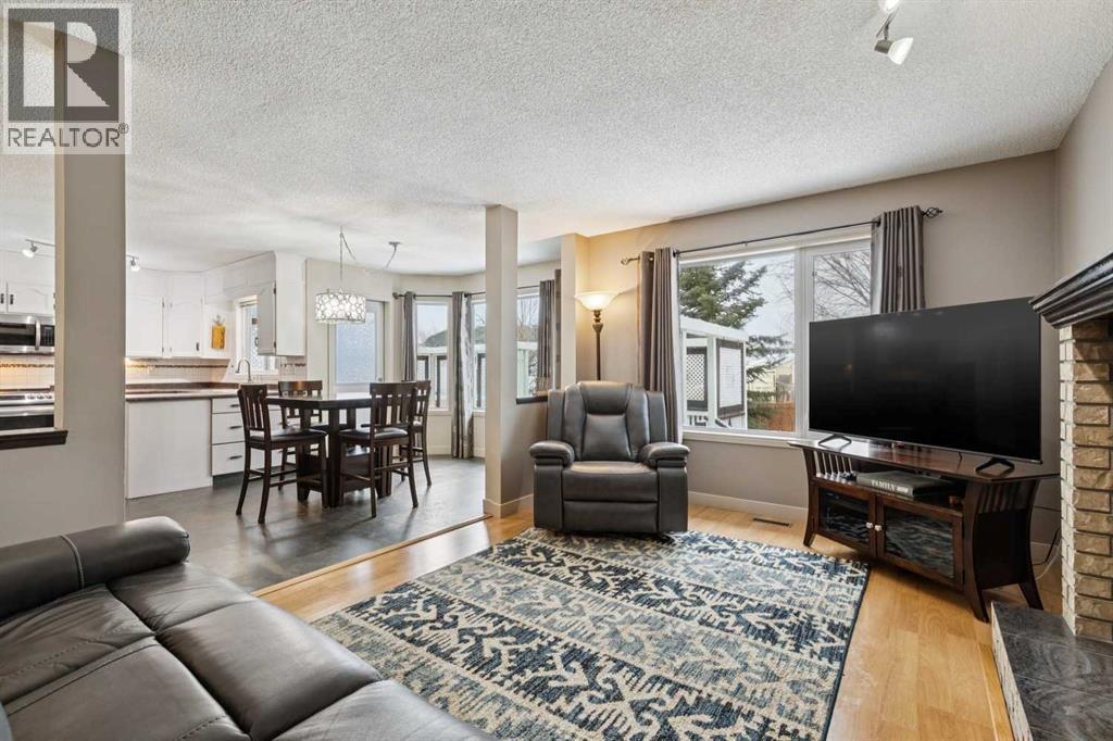 Single Family House for Sale in  Erin Meadow Close SE Erin Woods Calgary 