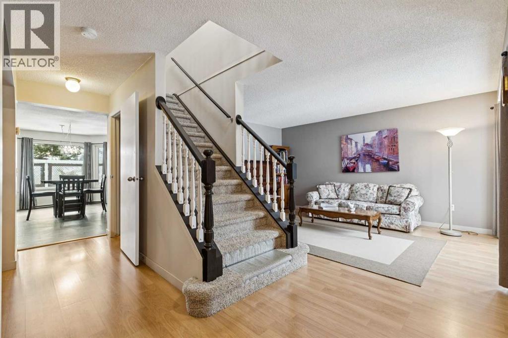 Single Family House for Sale in  Erin Meadow Close SE Erin Woods Calgary 