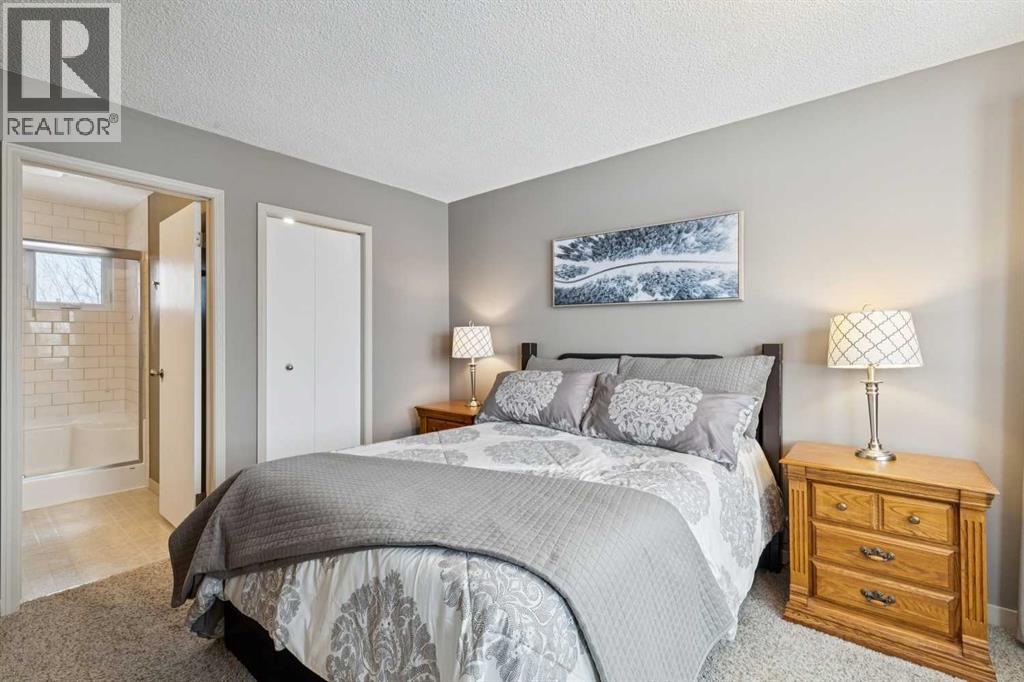 Single Family House for Sale in  Erin Meadow Close SE Erin Woods Calgary 