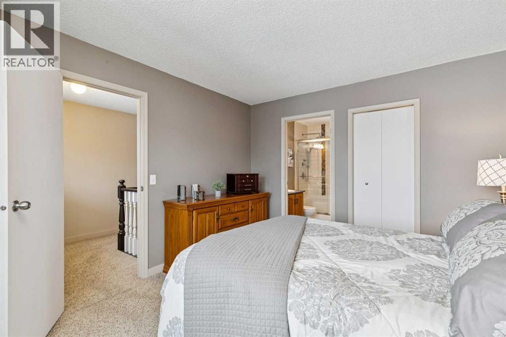 Single Family House for Sale in  Erin Meadow Close SE Erin Woods Calgary 