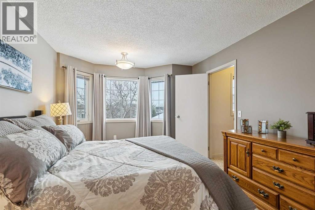 Single Family House for Sale in  Erin Meadow Close SE Erin Woods Calgary 