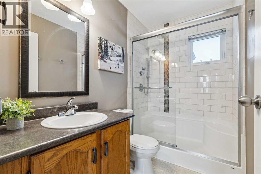 Single Family House for Sale in  Erin Meadow Close SE Erin Woods Calgary 