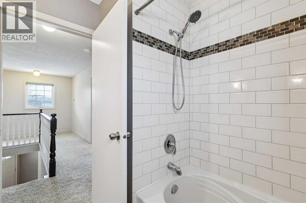 Single Family House for Sale in  Erin Meadow Close SE Erin Woods Calgary 