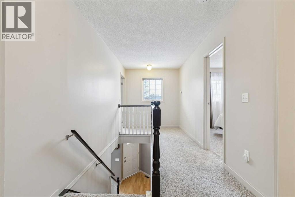 Single Family House for Sale in  Erin Meadow Close SE Erin Woods Calgary 