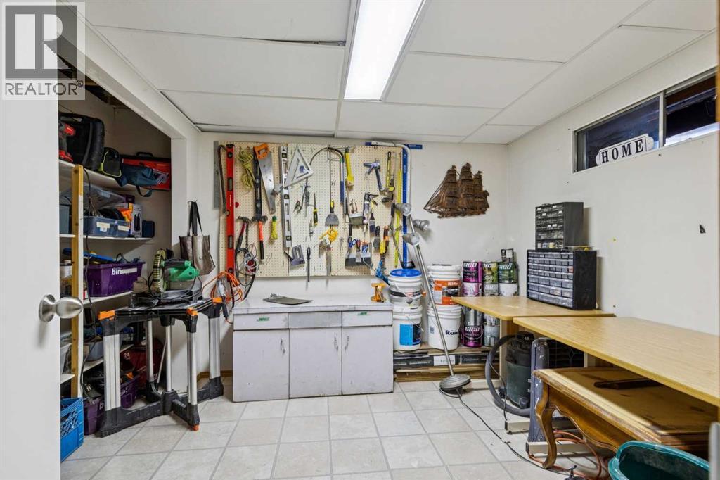 Single Family House for Sale in  Erin Meadow Close SE Erin Woods Calgary 