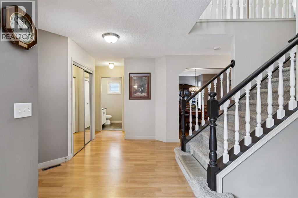 Single Family House for Sale in  Erin Meadow Close SE Erin Woods Calgary 