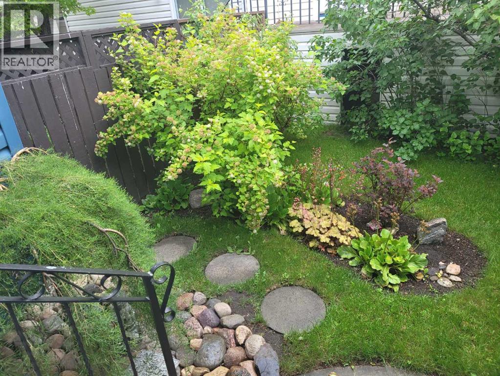 Single Family House for Sale in  Erin Meadow Close SE Erin Woods Calgary 