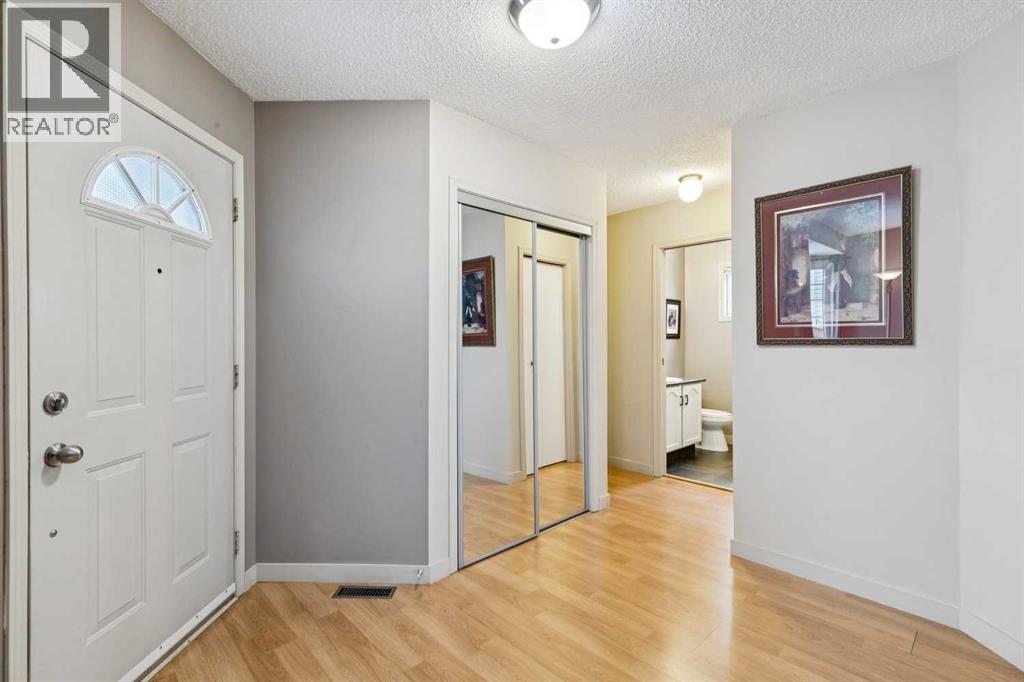 Single Family House for Sale in  Erin Meadow Close SE Erin Woods Calgary 