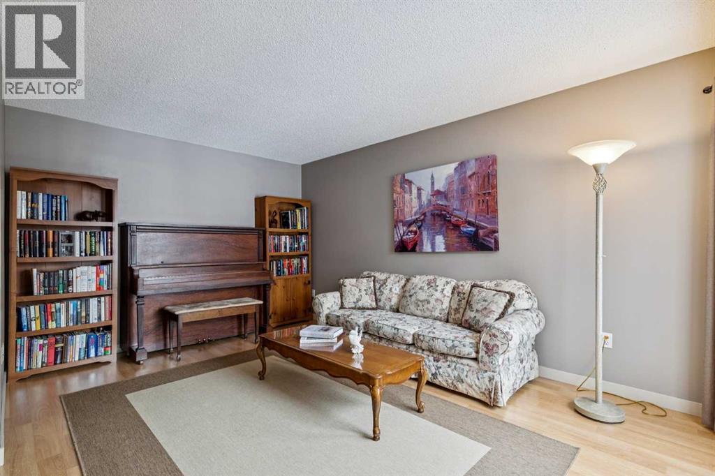 Single Family House for Sale in  Erin Meadow Close SE Erin Woods Calgary 