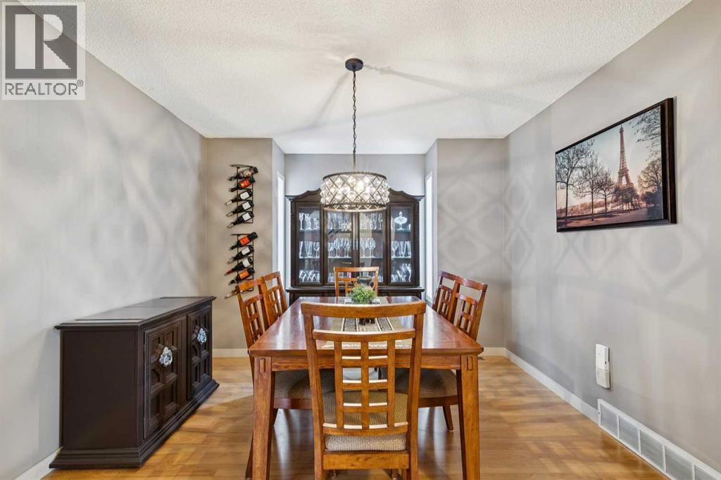 Single Family House for Sale in  Erin Meadow Close SE Erin Woods Calgary 