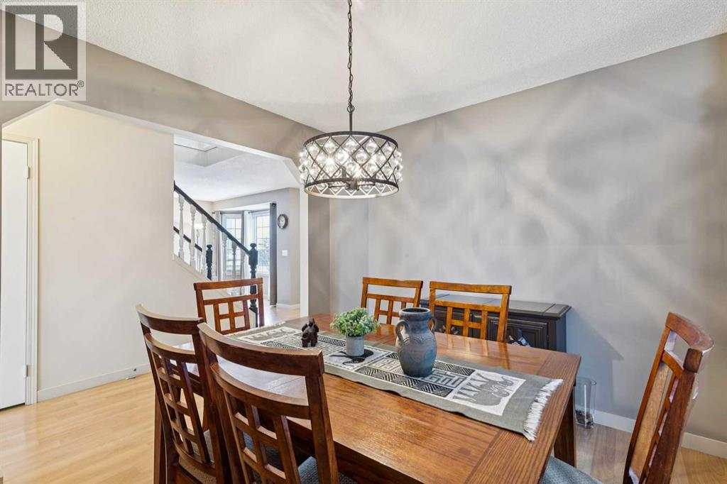 Single Family House for Sale in  Erin Meadow Close SE Erin Woods Calgary 