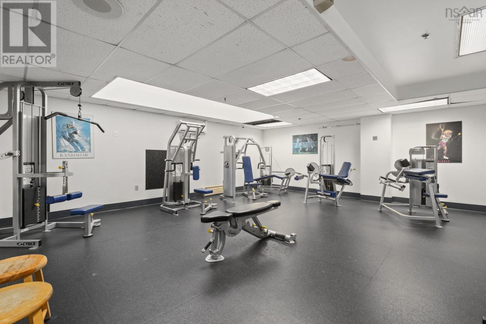 Property 10 of 50 of 702 1465 Brenton Street