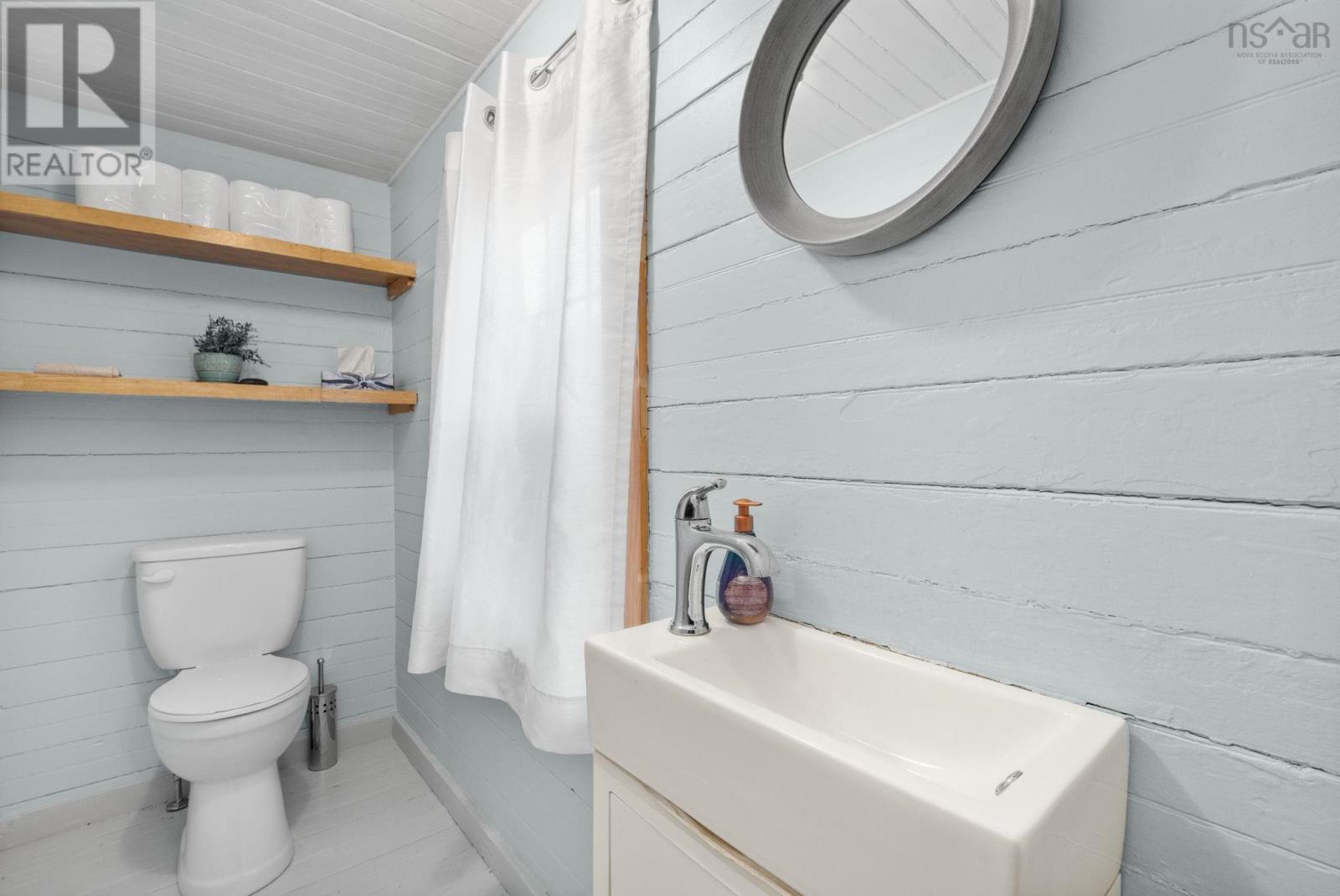 Property 22 of 37 of 41 School Street