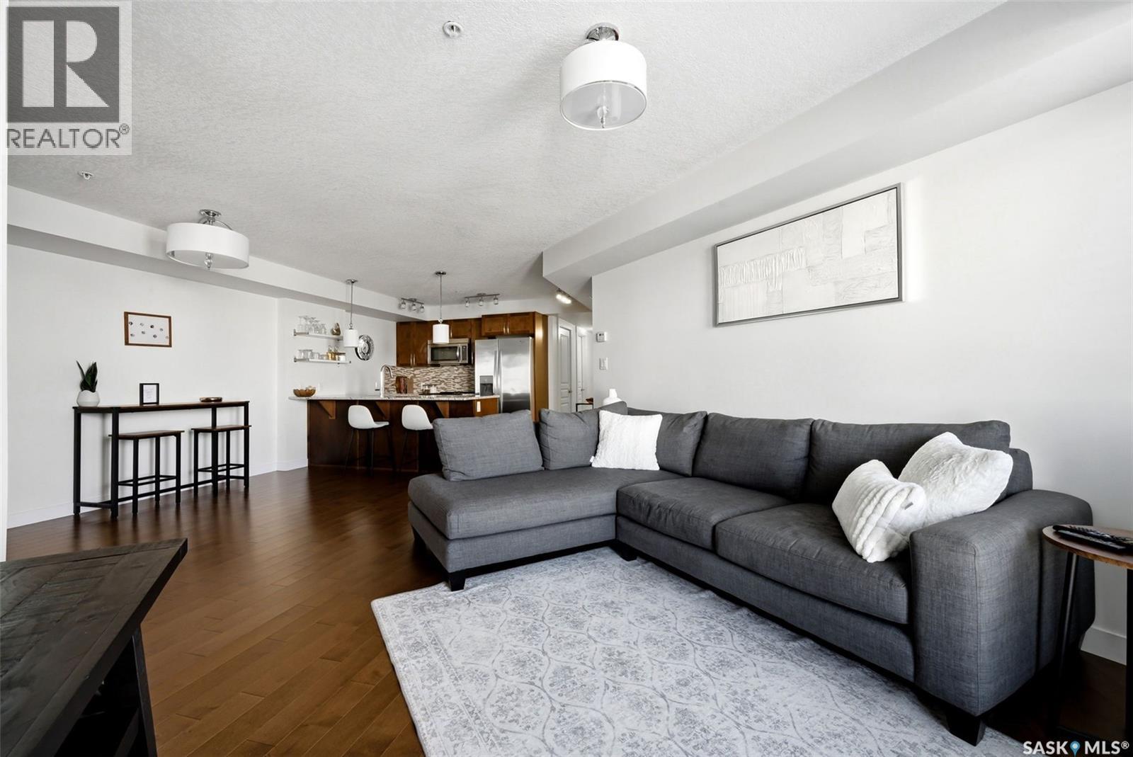 #312 5301 UNIVERSAL CRESCENT - 5