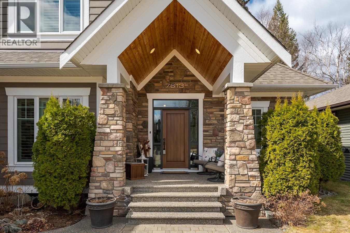 7613 LOEDEL CRESCENT - 2